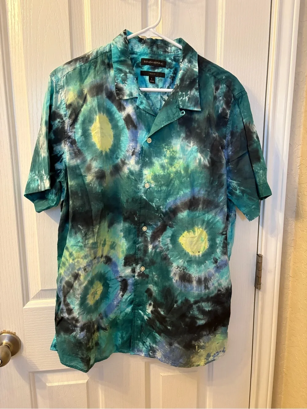 Banana Republic Men's Teal and Yellow Tie-Dye Button-Down Shirt